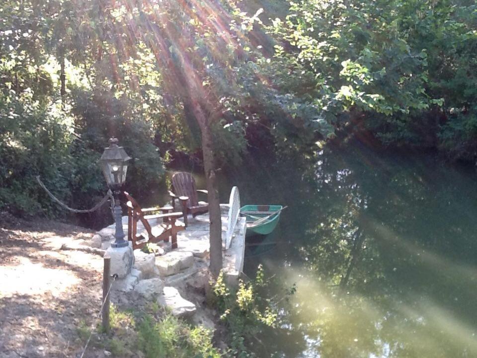 לינה וארוחת בוקר Casseneuil En Bord De Riviere מראה חיצוני תמונה